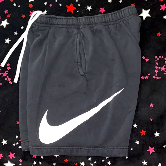 Nike shorts - Picture 2 of 3